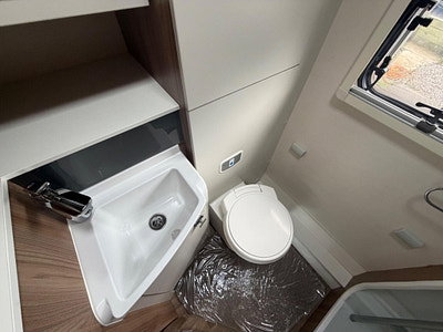 Swift Champagne 604 photo