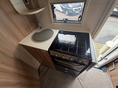 Swift Champagne 604 photo