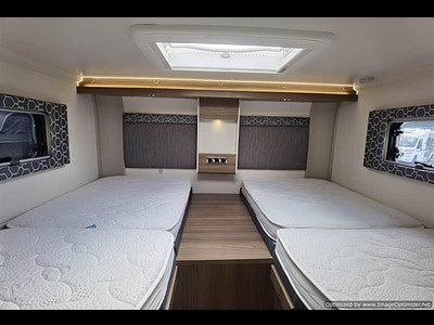 Swift Escape 684 photo