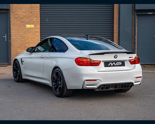 2016 BMW M4 in Alpine White, photo 2