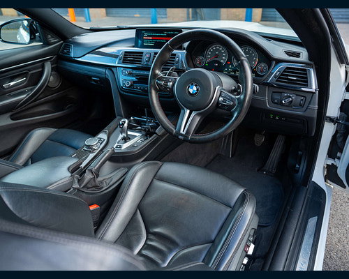 2016 BMW M4 in Alpine White, photo 3