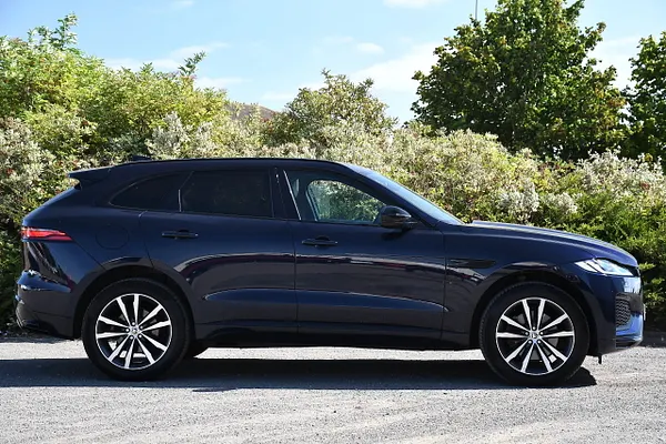 2023 Jaguar F-PACE 2.0 D200 MHEV R-Dynamic SE Black SUV 5dr Diesel Auto AWD Euro 6 (s/s) (204 ps) — photo 2 of 31
