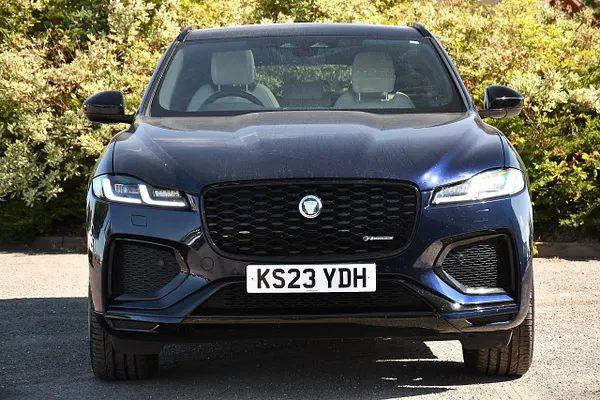 2023 Jaguar F-PACE 2.0 D200 MHEV R-Dynamic SE Black SUV 5dr Diesel Auto AWD Euro 6 (s/s) (204 ps) — photo 5 of 31