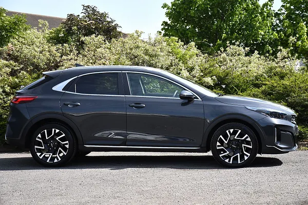 2023 Kia XCeed 1.5 T-GDi 3 SUV 5dr Petrol Manual Euro 6 (s/s) (158 bhp) — photo 2 of 31