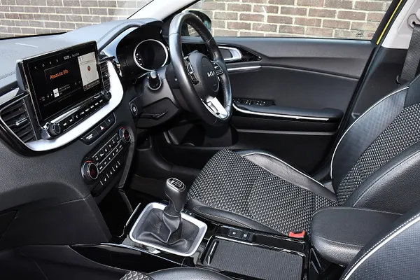 2022 Kia XCeed 1.5 T-GDi 3 SUV 5dr Petrol Manual Euro 6 (s/s) (158 bhp) — photo 4 of 31