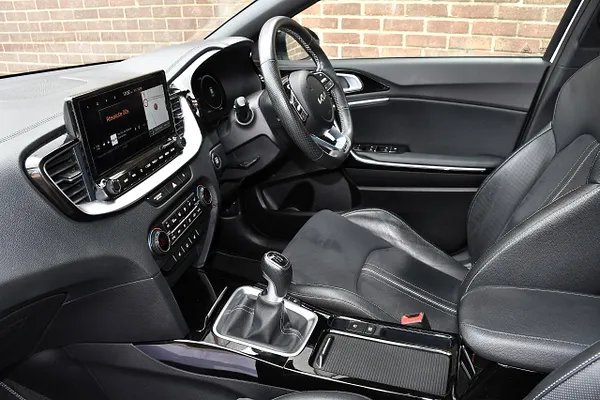 2023 Kia XCeed 1.5 T-GDi GT-Line S SUV 5dr Petrol Manual Euro 6 (s/s) (158 bhp) — photo 4 of 31
