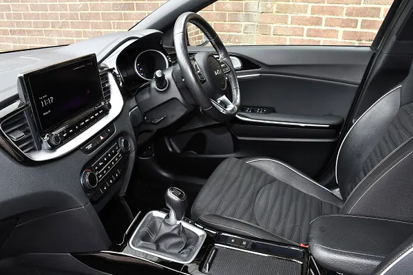 2023 Kia XCeed 1.5 T-GDi GT-Line SUV 5dr Petrol Manual Euro 6 (s/s) (158 bhp) — photo 4 of 31