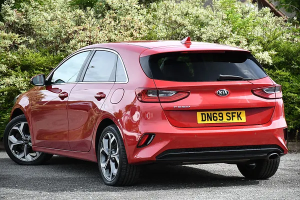 2019 Kia Ceed 1.4 T-GDi 3 Hatchback 5dr Petrol DCT Euro 6 (s/s) (138 bhp) — photo 3 of 31