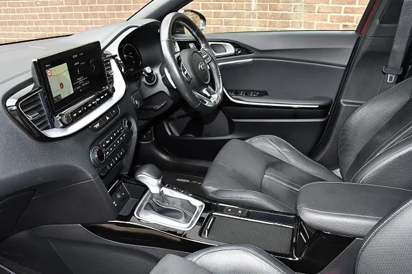 2020 Kia Ceed 1.4 T-GDi GT-Line S Hatchback 5dr Petrol DCT Euro 6 (s/s) (138 bhp) — photo 4 of 31