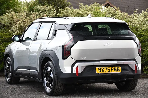 2025 Kia EV3 81.4kWh Air SUV 5dr Electric Auto (201 bhp) — photo 3 of 31