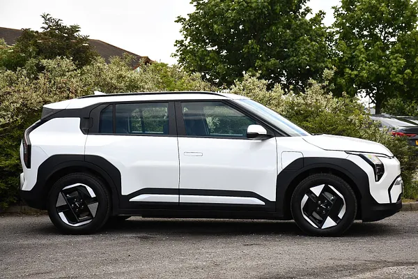 2026 Kia EV3 81.4kWh Air SUV 5dr Electric Auto (201 bhp) — photo 2 of 31