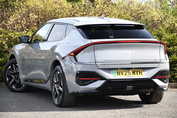 2025 Kia EV6 84kWh GT-Line Hatchback 5dr Electric Auto AWD (320 bhp) — photo 3 of 31