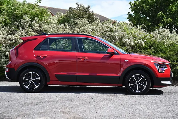 2023 Kia Niro 1.6h GDi 2 SUV 5dr Petrol Hybrid DCT Euro 6 (s/s) (139 bhp) — photo 2 of 31