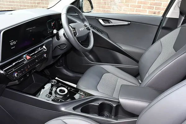 2026 Kia Niro 1.6h GDi Evolve SUV 5dr Petrol Hybrid DCT Euro 6 (s/s) (136 bhp) — photo 4 of 31