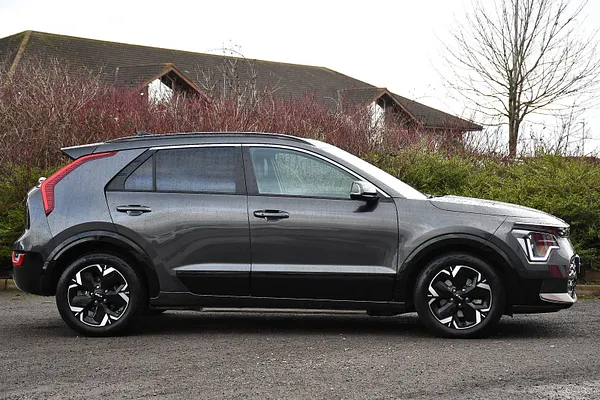 2025 Kia Niro 64.8kWh 4 SUV 5dr Electric Auto (201 bhp) — photo 2 of 31