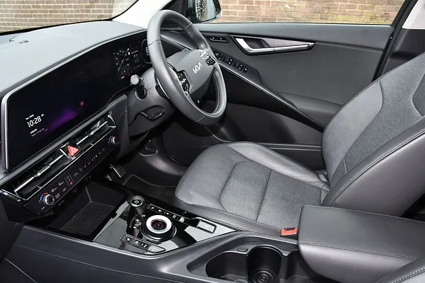 2025 Kia Niro 64.8kWh 4 SUV 5dr Electric Auto (201 bhp) — photo 4 of 31