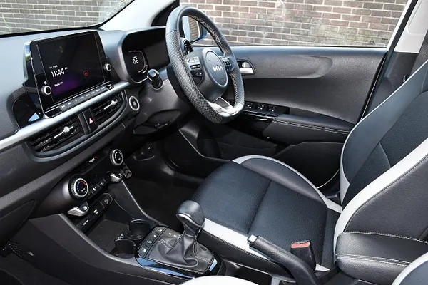 2024 Kia Picanto 1.2 GT-Line S Hatchback 5dr Petrol AMT Euro 6 (s/s) (77 bhp) — photo 4 of 31