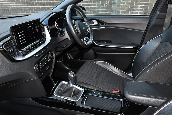 2024 Kia ProCeed 1.5 T-GDi GT-Line Shooting Brake 5dr Petrol Manual Euro 6 (s/s) (158 bhp) — photo 4 of 31
