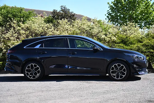 2024 Kia ProCeed 1.5 T-GDi GT-Line Shooting Brake 5dr Petrol Manual Euro 6 (s/s) (158 bhp) — photo 2 of 31