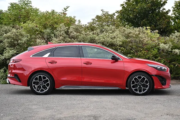 2024 Kia ProCeed 1.5 T-GDi GT-Line Shooting Brake 5dr Petrol Manual Euro 6 (s/s) (158 bhp) — photo 2 of 31