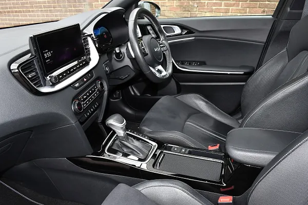 2024 Kia ProCeed 1.5 T-GDi GT-Line S Shooting Brake 5dr Petrol DCT Euro 6 (s/s) (158 bhp) — photo 4 of 31