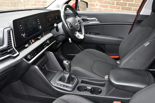 2024 Kia Sportage 1.6 T-GDi 2 SUV 5dr Petrol Manual Euro 6 (s/s) (148 bhp) — photo 4 of 31