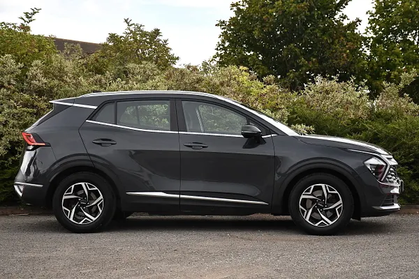 2023 Kia Sportage 1.6 T-GDi 2 SUV 5dr Petrol Manual Euro 6 (s/s) (148 bhp) — photo 2 of 31