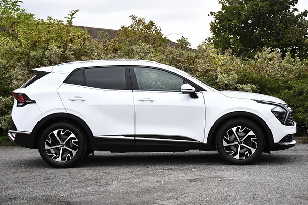 2023 Kia Sportage 1.6 T-GDi 3 SUV 5dr Petrol Manual Euro 6 (s/s) (148 bhp) — photo 2 of 31