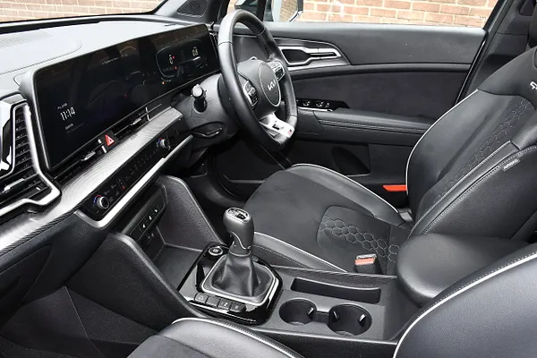 2025 Kia Sportage 1.6 T-GDi MHEV GT-Line SUV 5dr Petrol Hybrid Manual Euro 6 (s/s) (157 bhp) — photo 4 of 31