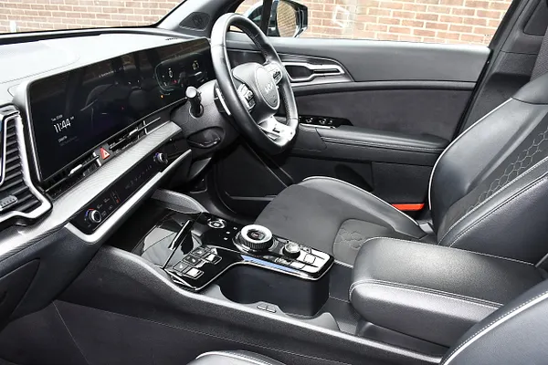 2025 Kia Sportage 1.6 T-GDi MHEV GT-Line SUV 5dr Petrol Hybrid DCT Euro 6 (s/s) (157 bhp) — photo 4 of 31