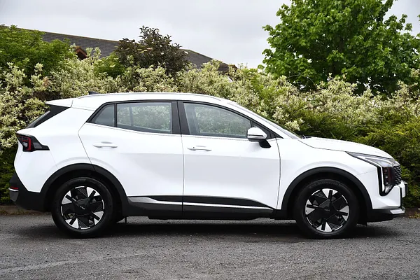 2025 Kia Sportage 1.6 T-GDi Pure SUV 5dr Petrol Manual Euro 6 (s/s) (147 bhp) — photo 2 of 31