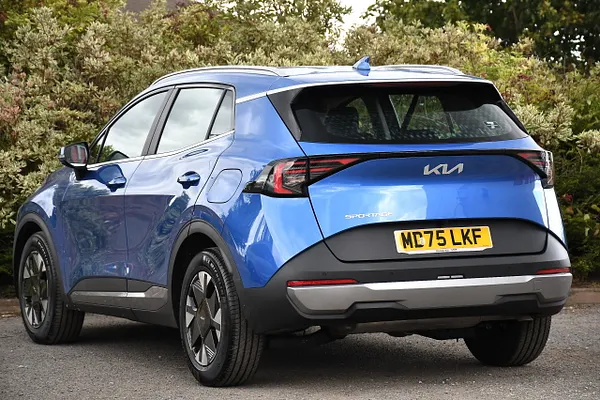2025 Kia Sportage 1.6 T-GDi Pure SUV 5dr Petrol Manual Euro 6 (s/s) (147 bhp) — photo 3 of 25