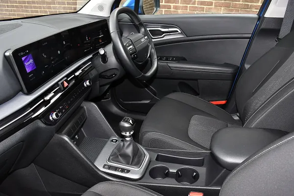 2025 Kia Sportage 1.6 T-GDi Pure SUV 5dr Petrol Manual Euro 6 (s/s) (147 bhp) — photo 4 of 25
