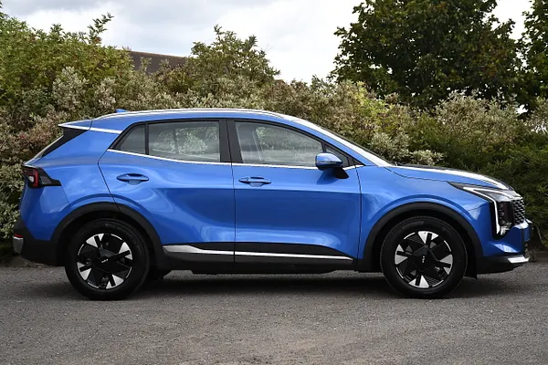 2025 Kia Sportage 1.6 T-GDi Pure SUV 5dr Petrol Manual Euro 6 (s/s) (147 bhp) — photo 2 of 25