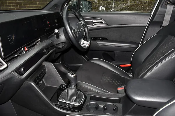 2022 Kia Sportage 1.6 CRDi GT-Line SUV 5dr Diesel Manual Euro 6 (s/s) (113 bhp) — photo 5 of 32