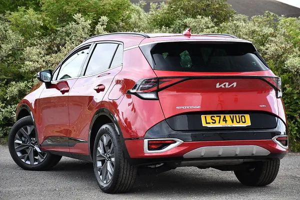 2024 Kia Sportage 1.6 h T-GDi GT-Line SUV 5dr Petrol Hybrid Auto Euro 6 (s/s) (207 bhp) — photo 3 of 31