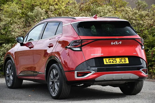 2025 Kia Sportage 1.6 h T-GDi GT-Line SUV 5dr Petrol Hybrid Auto Euro 6 (s/s) (207 bhp) — photo 3 of 31