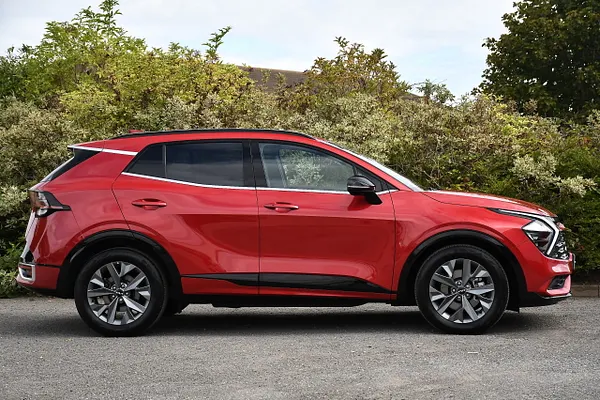 2025 Kia Sportage 1.6 h T-GDi GT-Line SUV 5dr Petrol Hybrid Auto Euro 6 (s/s) (207 bhp) — photo 2 of 31