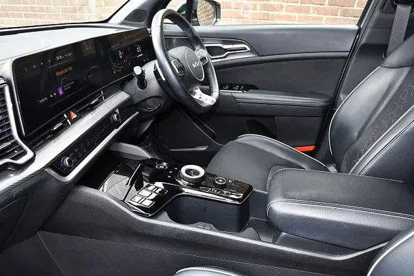 2023 Kia Sportage 1.6 h T-GDi GT-Line SUV 5dr Petrol Hybrid Auto Euro 6 (s/s) (226 bhp) — photo 4 of 31