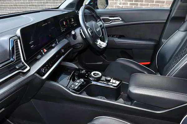 2023 Kia Sportage 1.6 h T-GDi GT-Line SUV 5dr Petrol Hybrid Auto Euro 6 (s/s) (226 bhp) — photo 4 of 28