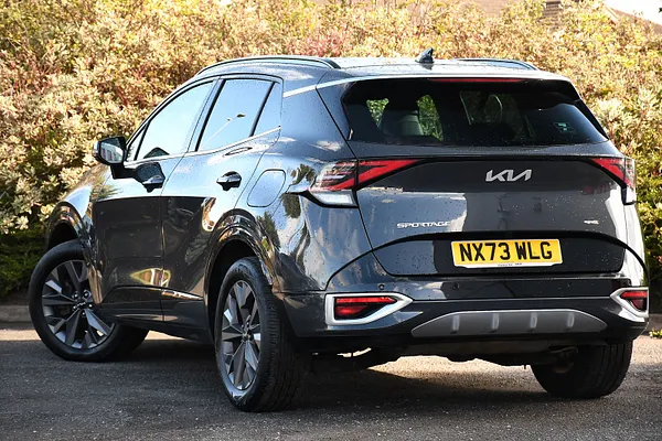 2023 Kia Sportage 1.6 h T-GDi GT-Line SUV 5dr Petrol Hybrid Auto Euro 6 (s/s) (226 bhp) — photo 3 of 28