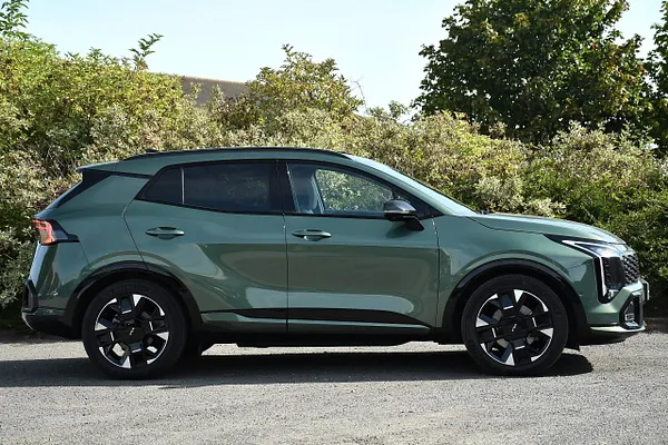 2025 Kia Sportage 1.6 h T-GDi GT-Line S SUV 5dr Petrol Hybrid Auto Euro 6 (s/s) (235 bhp) — photo 2 of 31