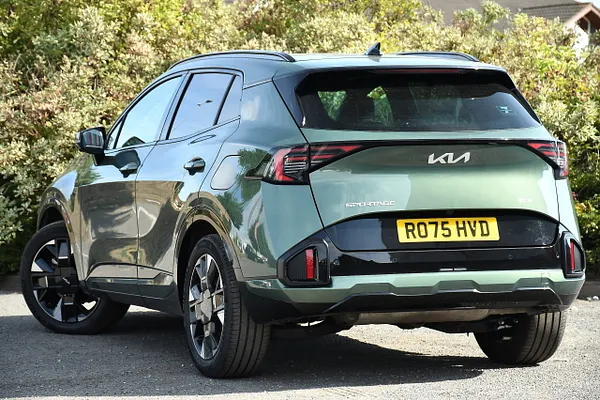 2025 Kia Sportage 1.6 h T-GDi GT-Line S SUV 5dr Petrol Hybrid Auto Euro 6 (s/s) (235 bhp) — photo 3 of 31