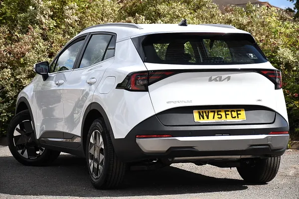 2025 Kia Sportage 1.6 h T-GDi Pure SUV 5dr Petrol Hybrid Auto Euro 6 (s/s) (235 bhp) — photo 3 of 31