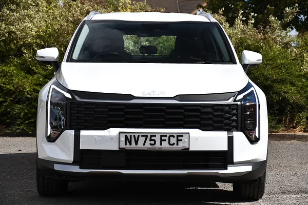 2025 Kia Sportage 1.6 h T-GDi Pure SUV 5dr Petrol Hybrid Auto Euro 6 (s/s) (235 bhp) — photo 5 of 31