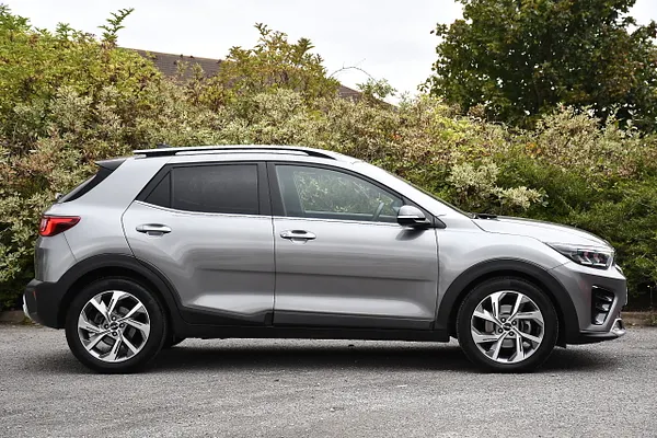 2025 Kia Stonic 1.0 T-GDi GT-Line SUV 5dr Petrol DCT Euro 6 (s/s) (98 bhp) — photo 2 of 31