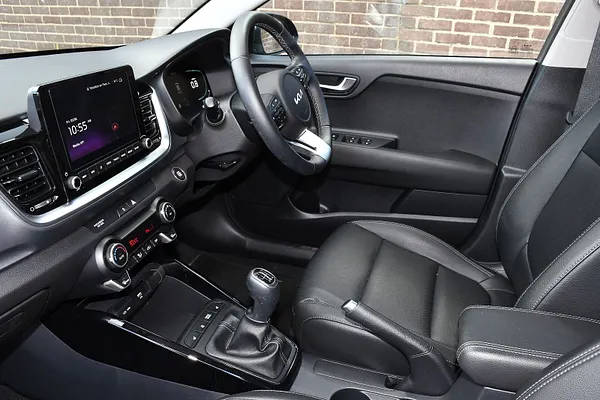 2024 Kia Stonic 1.0 T-GDi MHEV 3 SUV 5dr Petrol Hybrid Manual Euro 6 (s/s) (98 bhp) — photo 4 of 31