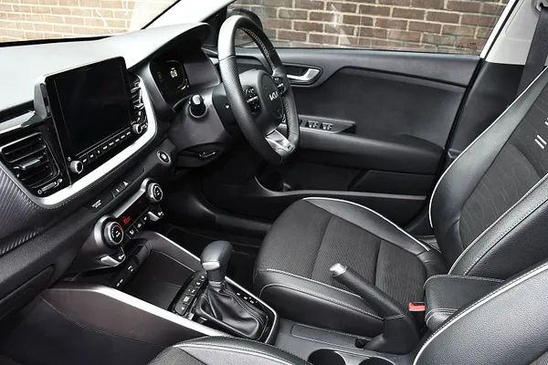 2025 Kia Stonic 1.0 T-GDi MHEV GT-Line S SUV 5dr Petrol Hybrid DCT Euro 6 (s/s) (98 bhp) — photo 4 of 31