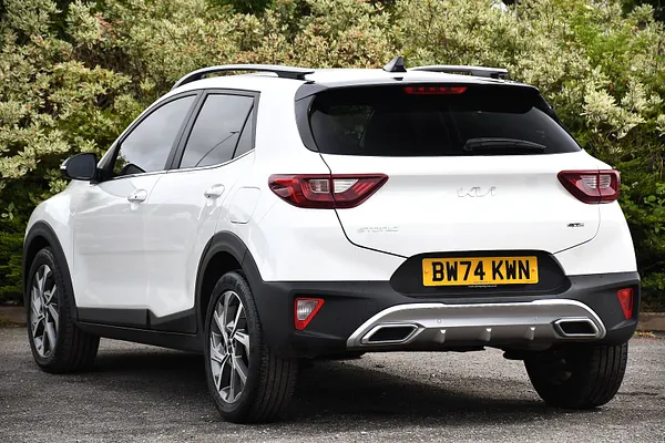 2025 Kia Stonic 1.0 T-GDi MHEV GT-Line S SUV 5dr Petrol Hybrid DCT Euro 6 (s/s) (98 bhp) — photo 3 of 31