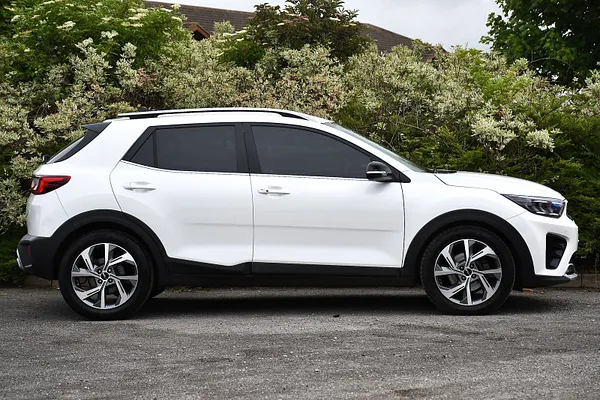 2025 Kia Stonic 1.0 T-GDi MHEV GT-Line S SUV 5dr Petrol Hybrid DCT Euro 6 (s/s) (98 bhp) — photo 2 of 31